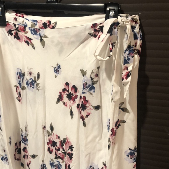 Kendall &Kylie maxi skirt - Picture 2 of 3